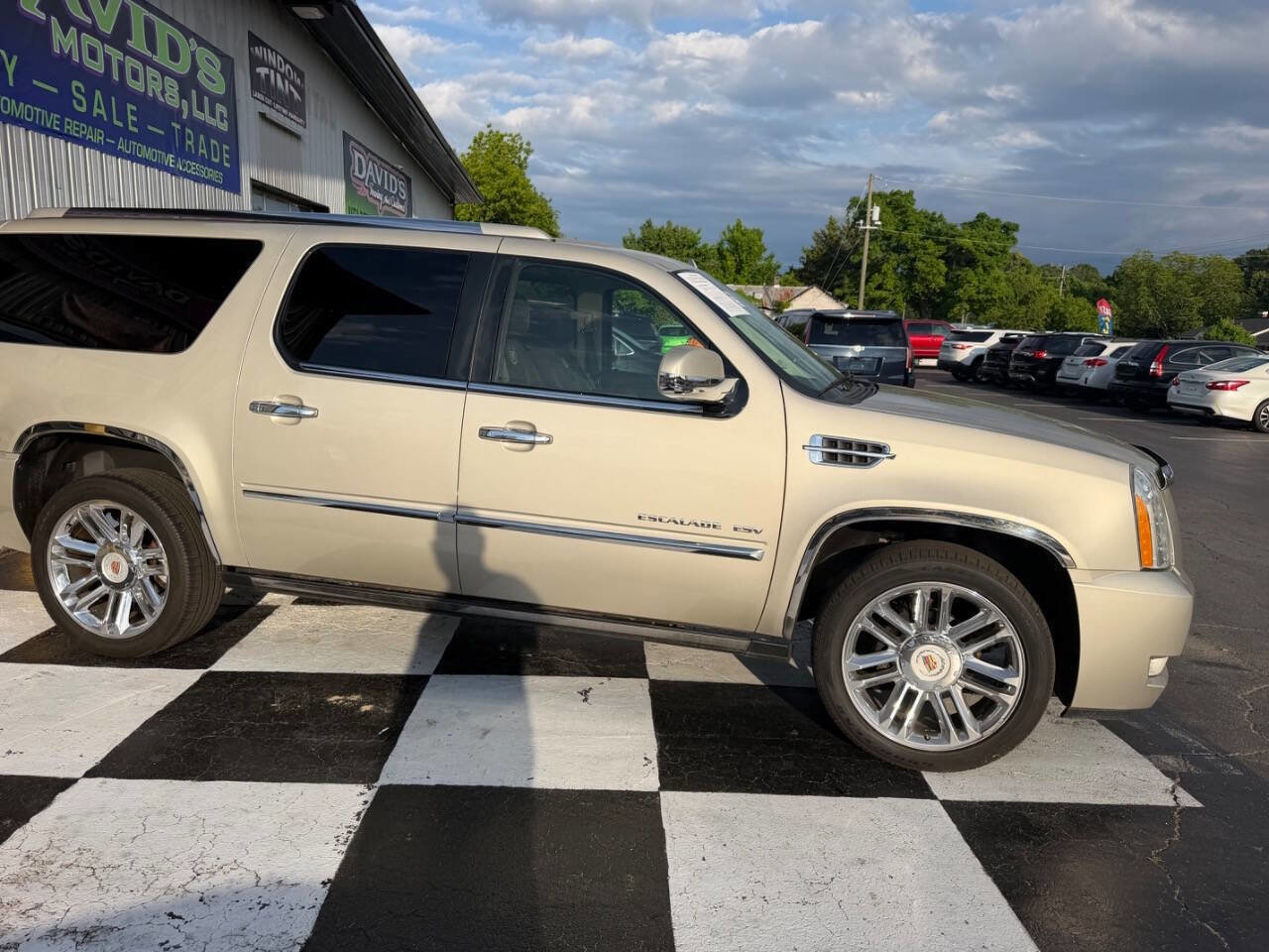 Used 2013 Cadillac Escalade ESV Platinum AWD/4WD image 5