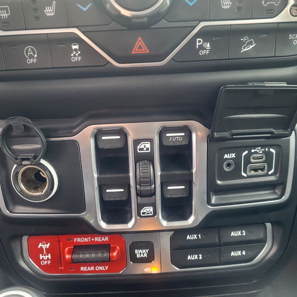 Used 2018 Jeep Wrangler Unlimited Rubicon w/ Dual Top Group image 20