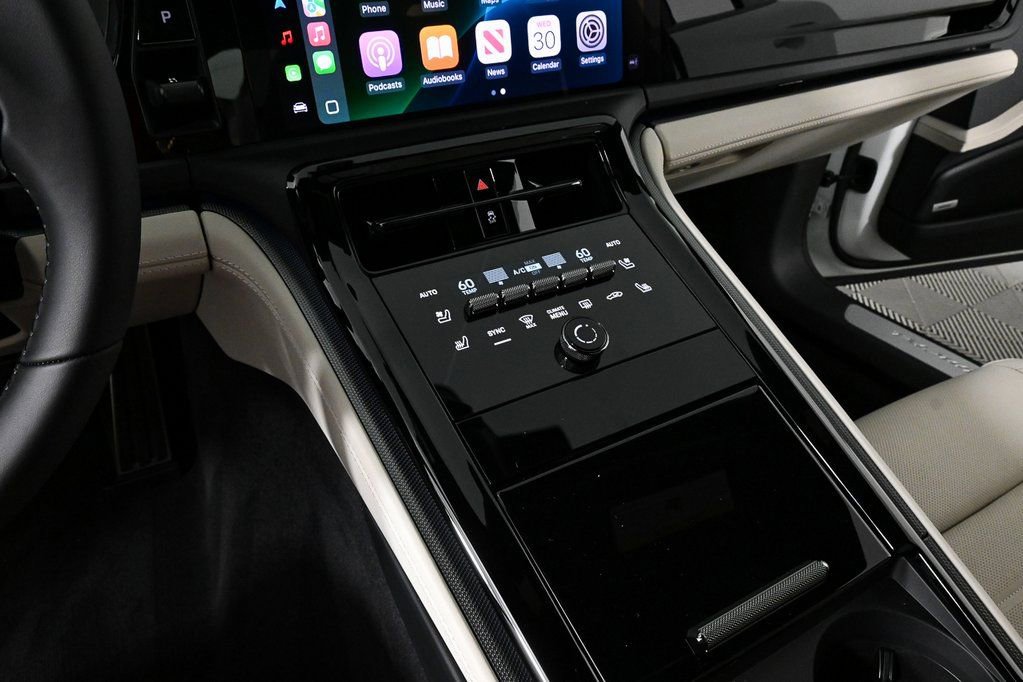 Used 2025 Porsche Panamera image 18