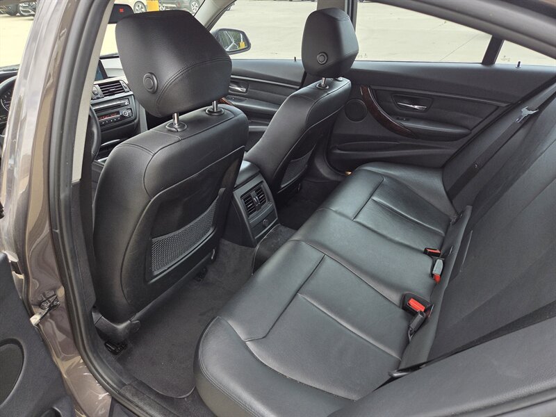 Used 2015 BMW 328i xDrive Sedan AWD/4WD image 11