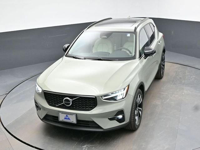 Used 2023 Volvo XC40 B5 Plus w/ Driver Assist Package image 38