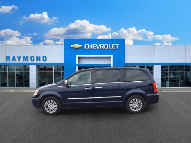 Used 2015 Chrysler Town & Country Touring-L w/ Driver Convenience Group FWD image 6