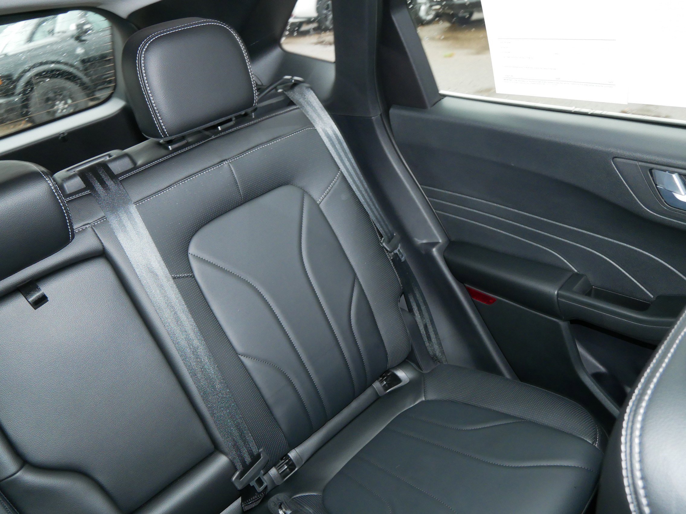 Used 2025 Ford Escape SE w/ PHEV Premium Package FWD image 14