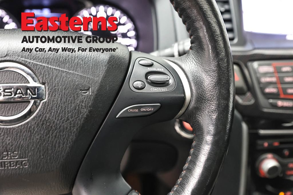 Used 2020 Nissan Pathfinder SL AWD/4WD image 16