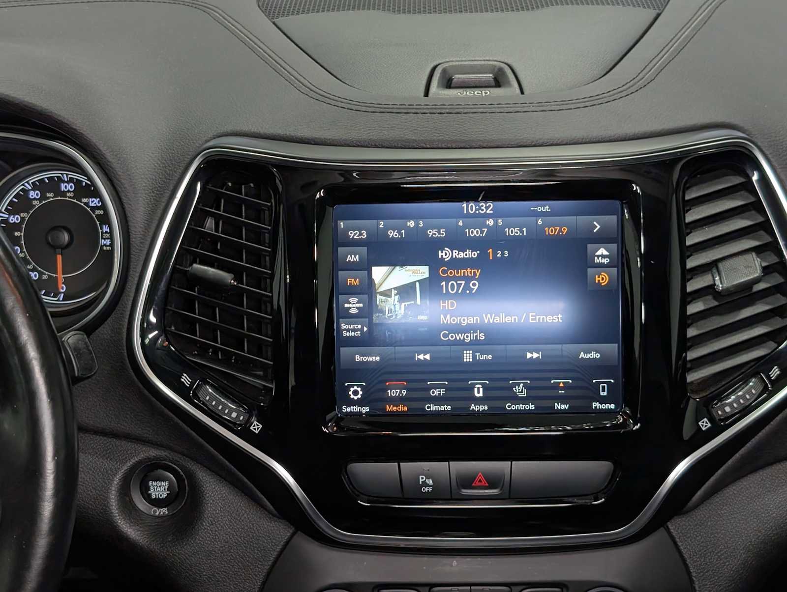 Used 2019 Jeep Cherokee Limited image 18