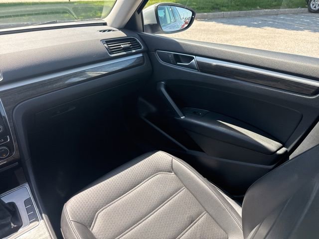 Used 2016 Volkswagen Passat 1.8T SE FWD image 21