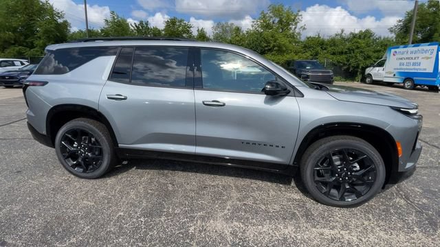 New 2026 Chevrolet Traverse RS w/ LPO, Floor Liner Package AWD/4WD image 3