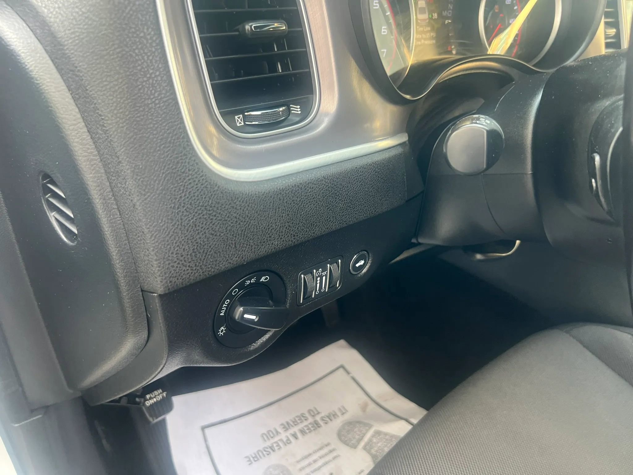 Used 2022 Dodge Charger SXT RWD image 13