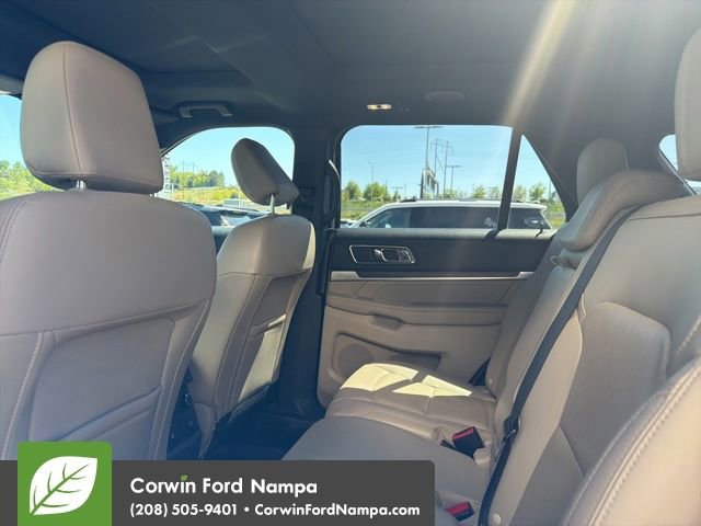 Used 2018 Ford Explorer Limited w/ Equipment Group 301A AWD/4WD image 8