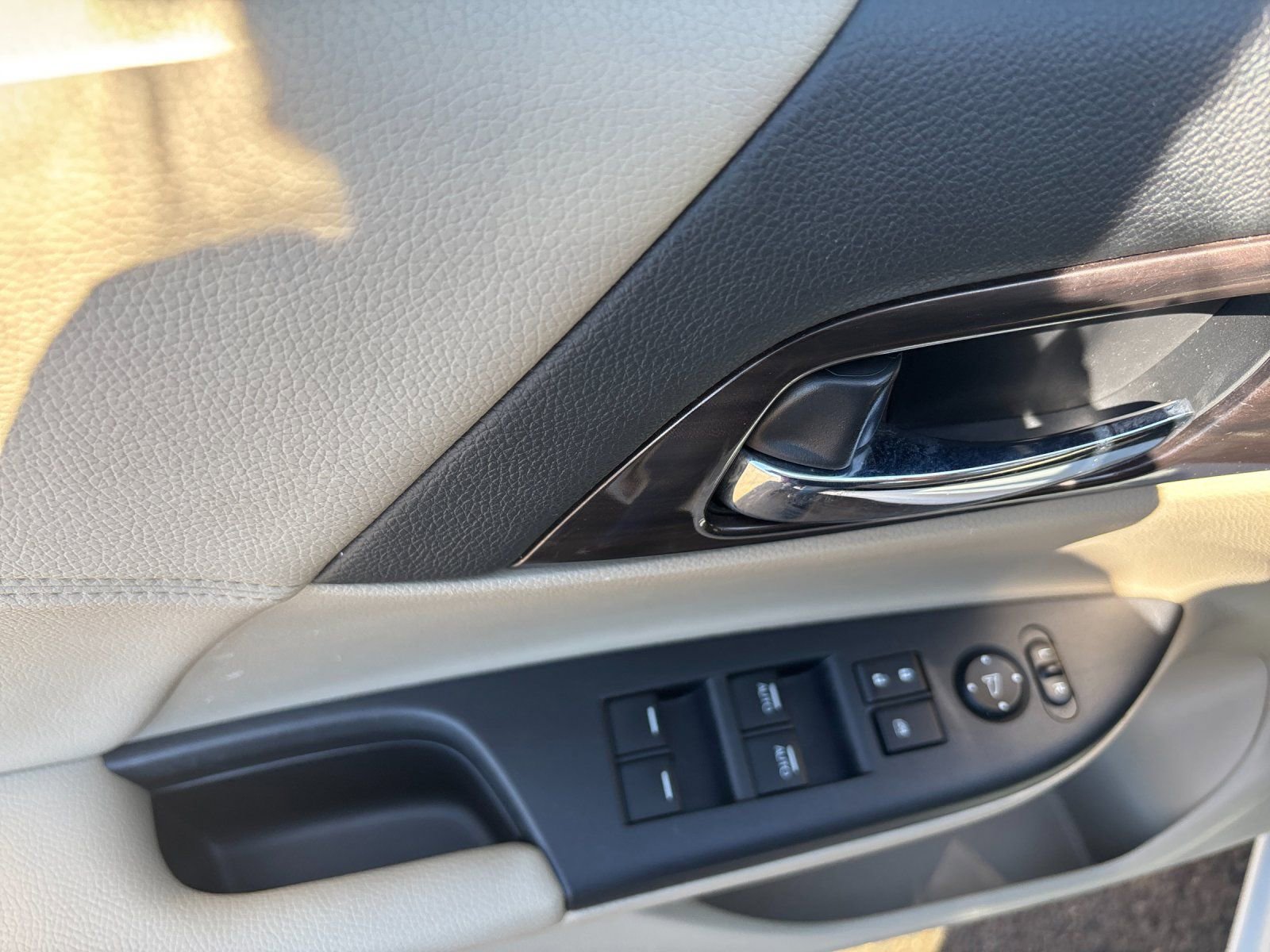 Used 2017 Honda Accord EX image 12
