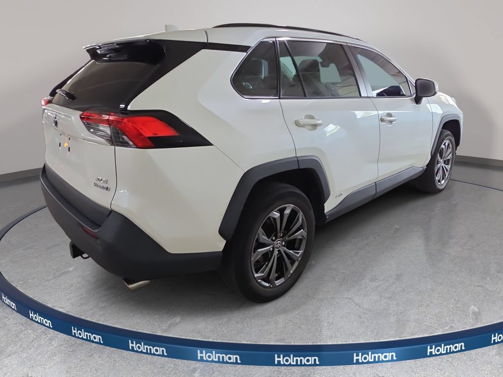 Used 2022 Toyota RAV4 XLE Premium AWD/4WD image 6