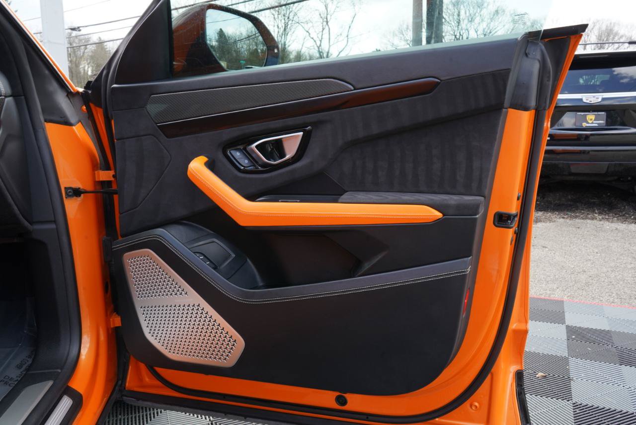 Used 2022 Lamborghini Urus AWD/4WD image 59