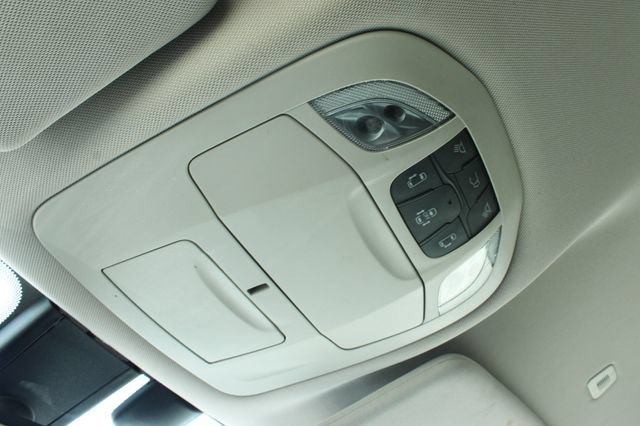 Used 2018 Chrysler Pacifica Touring-L Plus w/ Tire & Wheel Group FWD image 24