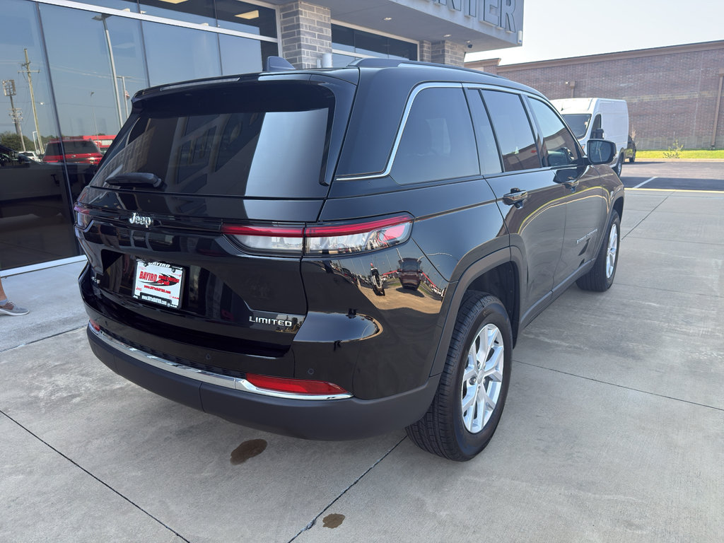 Used 2023 Jeep Grand Cherokee Limited AWD/4WD image 9