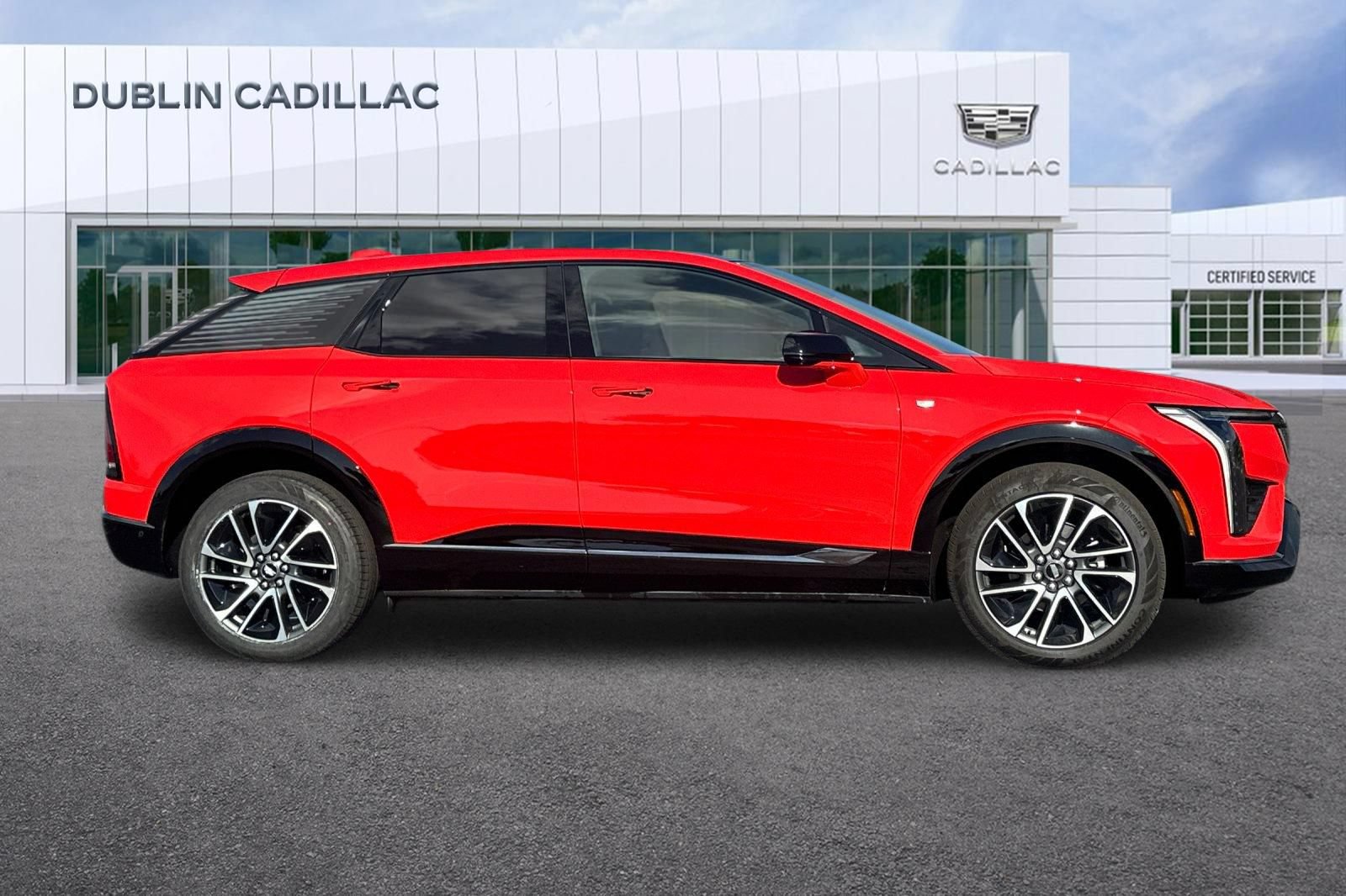 Certified 2025 Cadillac Optiq Sport 2 AWD/4WD image 3