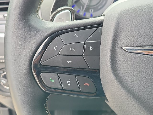 Used 2023 Chrysler 300 C RWD image 29