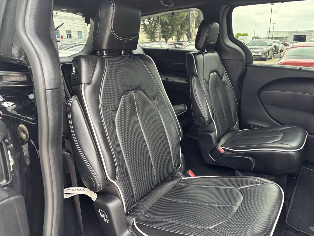 Used 2025 Chrysler Pacifica Limited FWD image 28