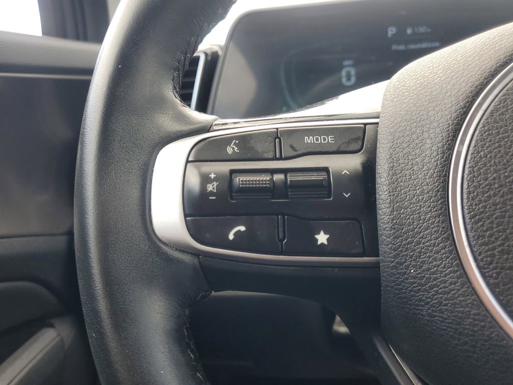 Used 2025 Kia Sportage EX image 19