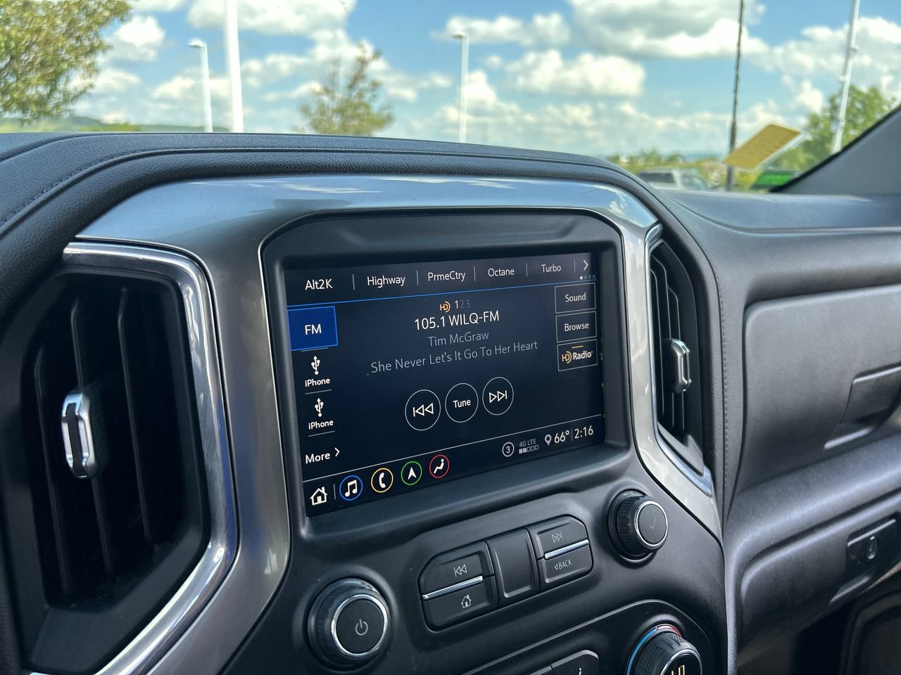 Used 2020 Chevrolet Silverado 2500 LTZ w/ LTZ Premium Package AWD/4WD image 28