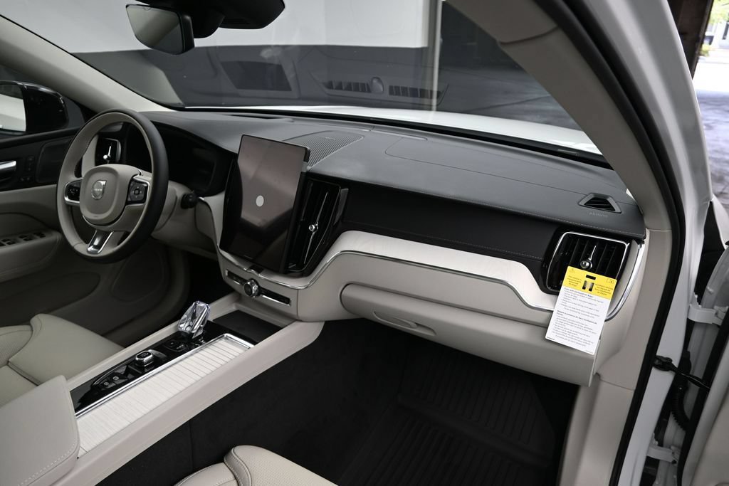 New 2026 Volvo XC60 T8 Ultra w/ Protection Package Premier AWD/4WD image 19