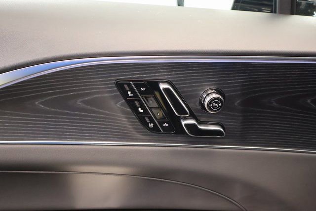 New 2026 Cadillac Lyriq Signature Luxury image 9