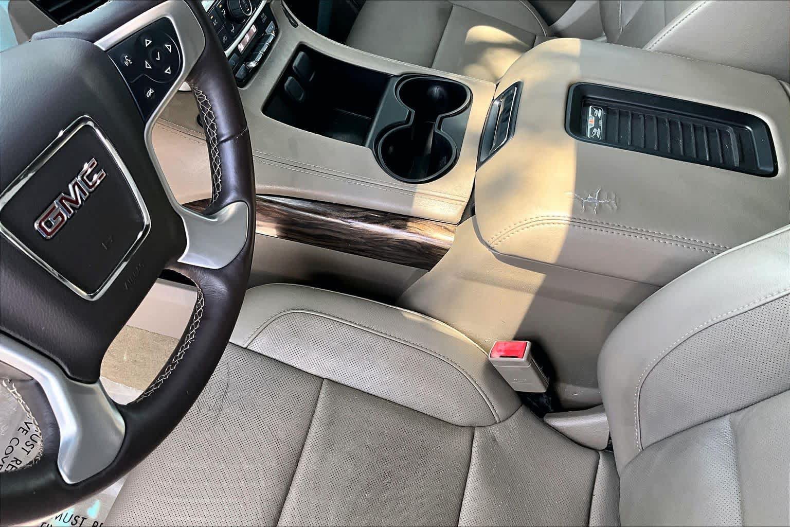 Used 2017 GMC Yukon XL SLT w/ Open Road Package RWD image 17