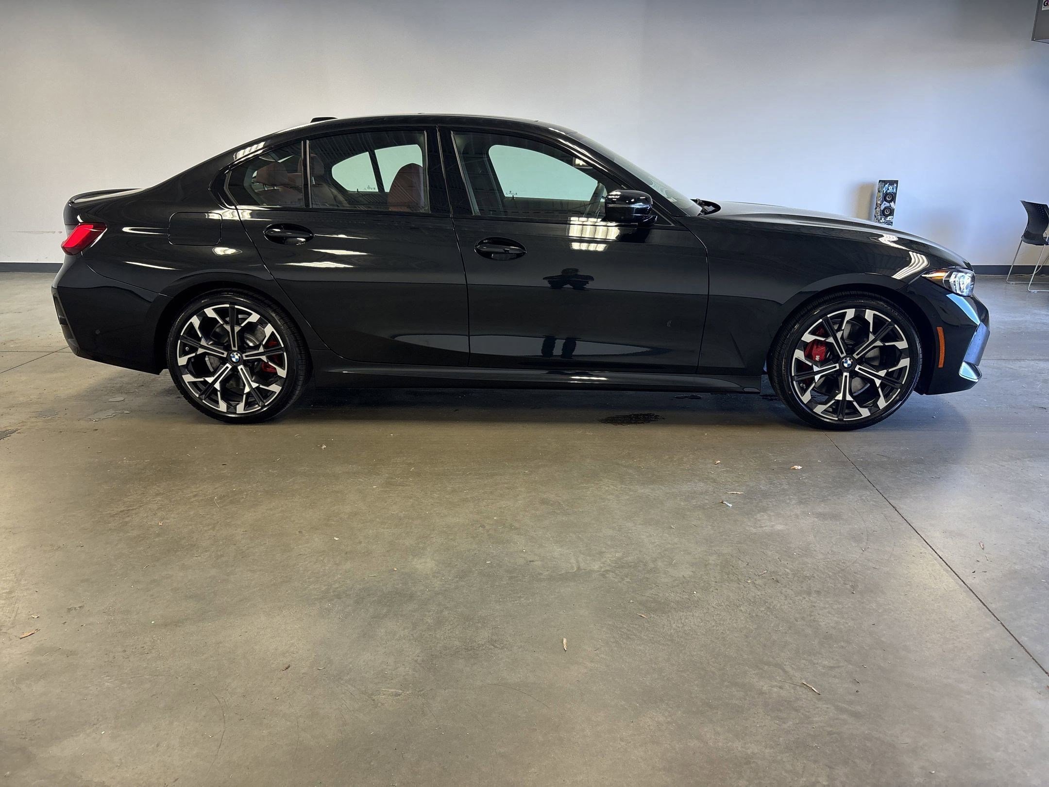 Used 2025 BMW 330i Sedan w/ M Sport Package image 7