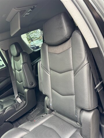 Used 2020 Cadillac Escalade ESV Premium Luxury image 37