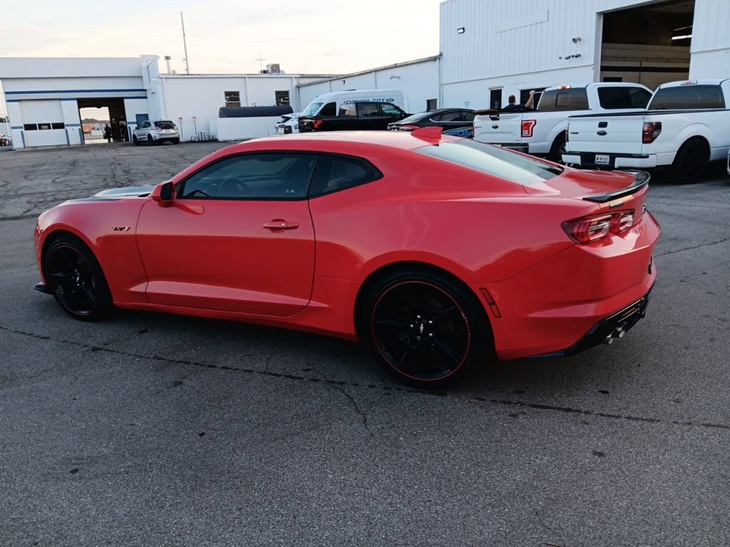 Used 2021 Chevrolet Camaro LT RWD image 7