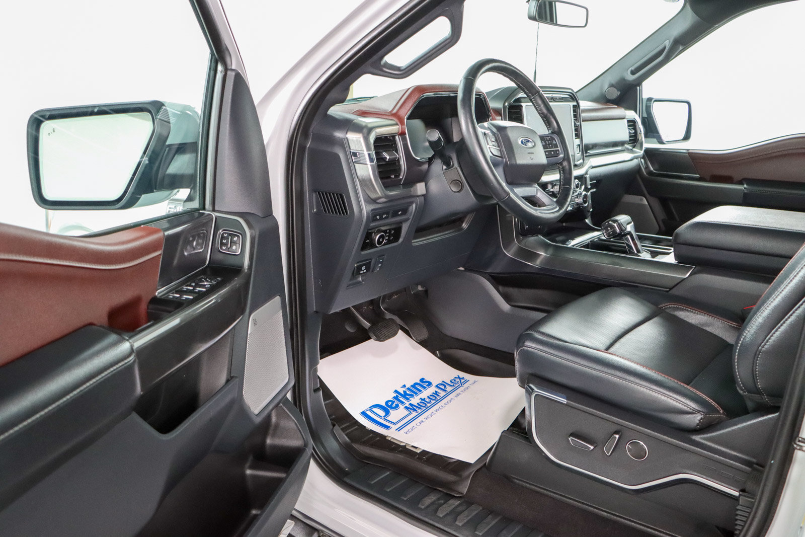 Used 2023 Ford F150 Lariat w/ Equipment Group 502A High AWD/4WD image 3