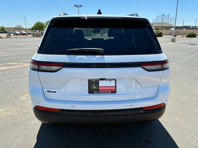 Used 2024 Jeep Grand Cherokee Altitude AWD/4WD image 5