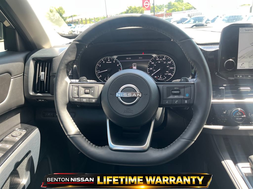 Used 2025 Nissan Pathfinder SL AWD/4WD image 16