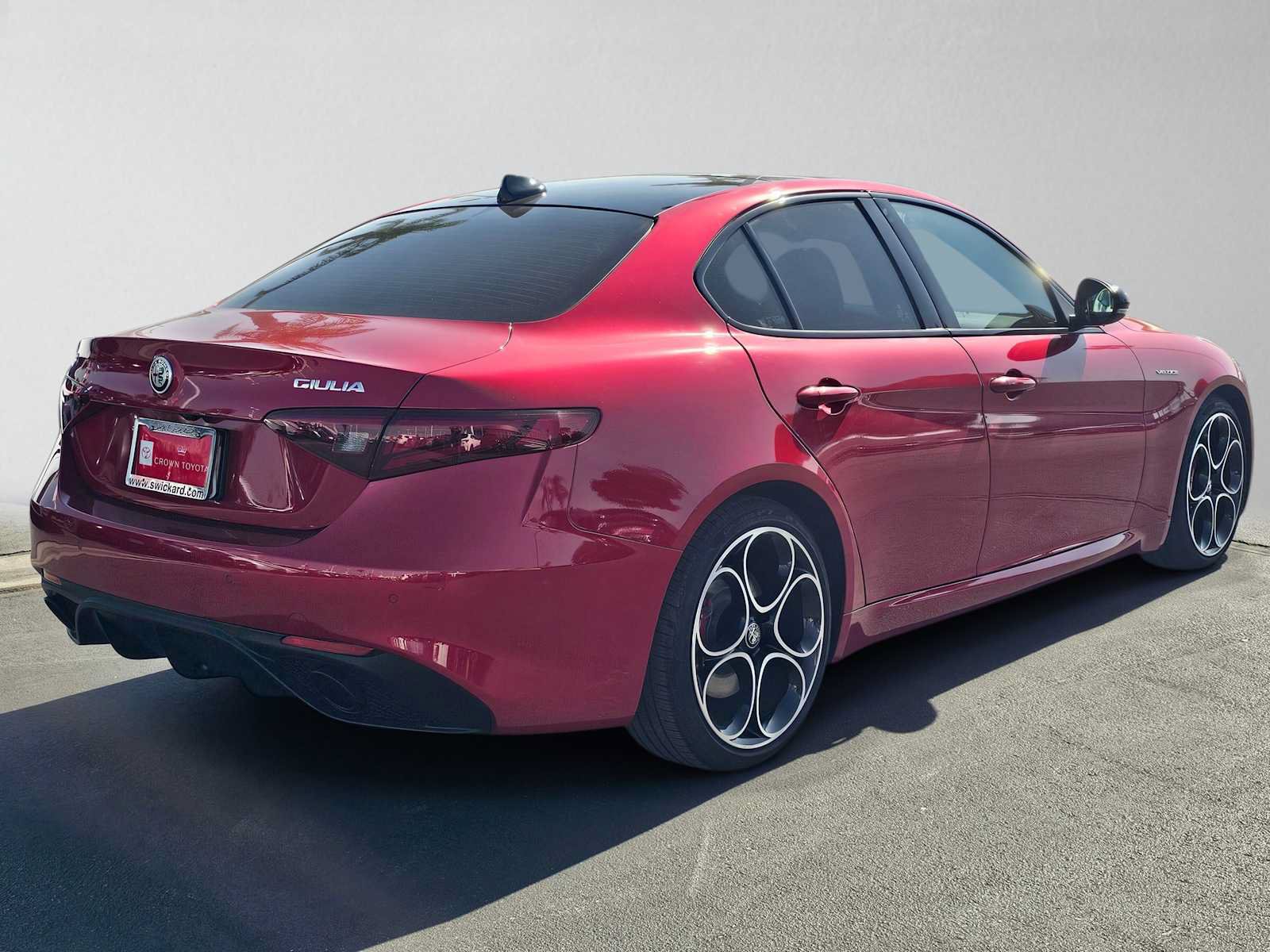 Used 2023 Alfa Romeo Giulia Veloce RWD image 3