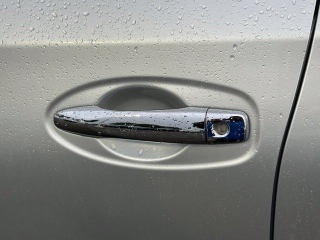 Used 2015 Nissan Rogue S FWD image 11