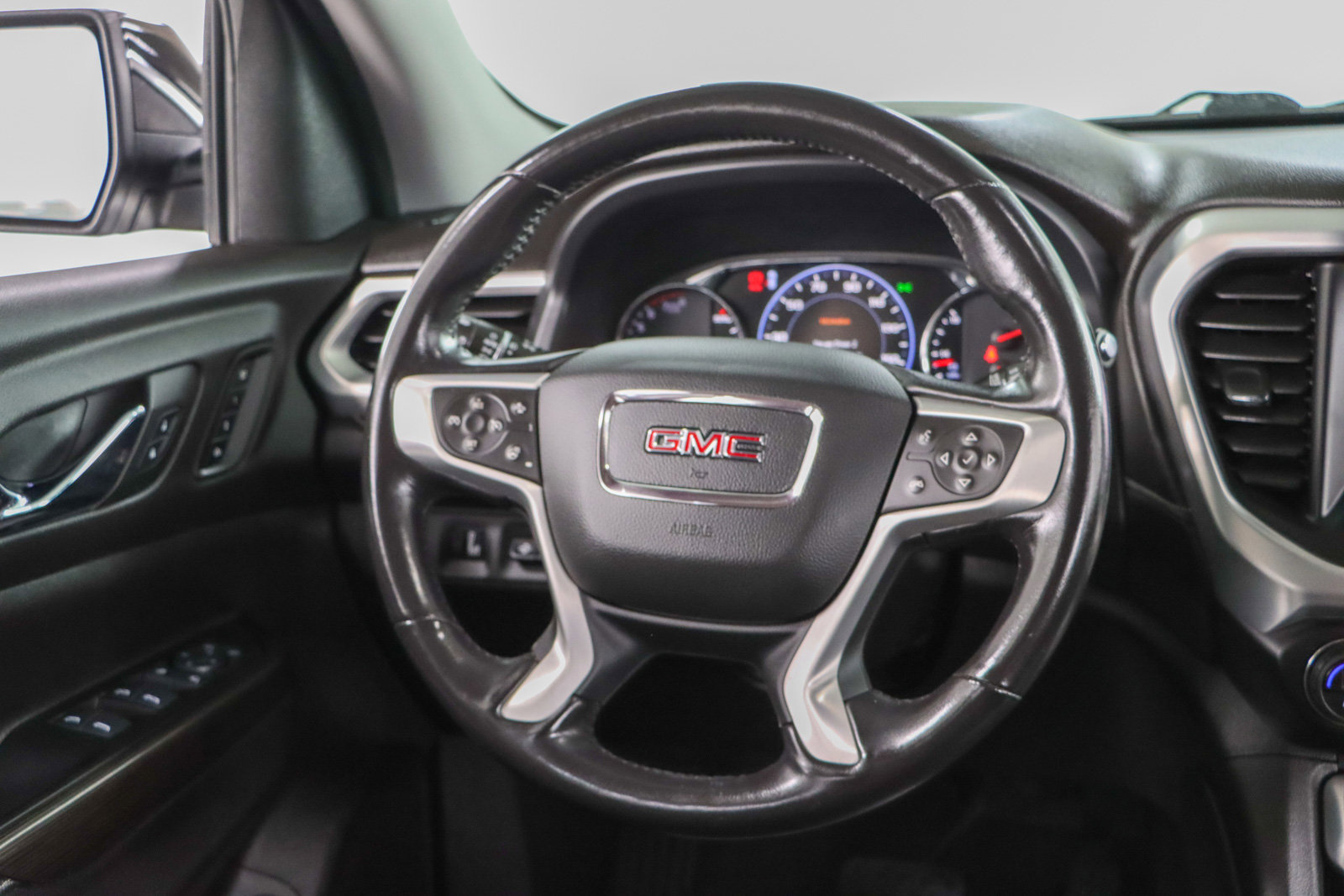 Used 2022 GMC Acadia SLT w/ Technology Package FWD image 12