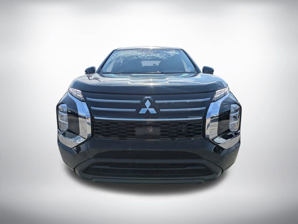New 2025 Mitsubishi Outlander SE image 8