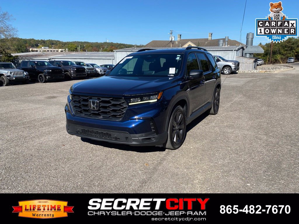 Used 2025 Honda Pilot Sport image 1