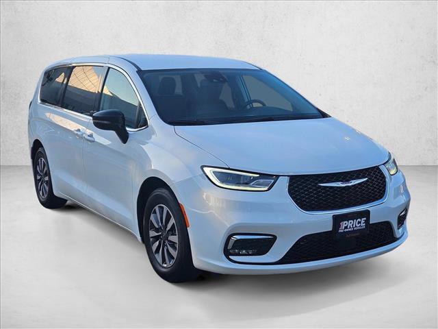 Used 2024 Chrysler Pacifica Limited FWD image 3