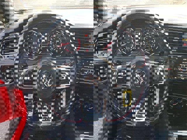 Used 2016 Volkswagen Golf S image 18