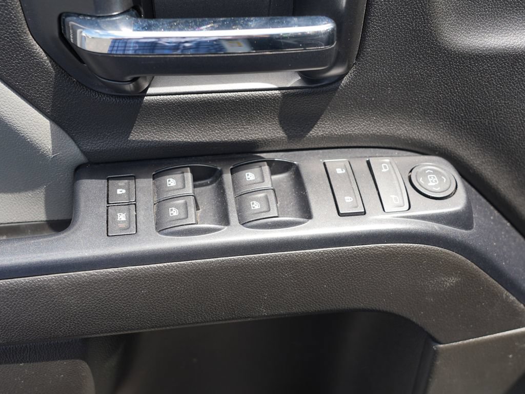 Used 2018 Chevrolet Silverado 3500 4x4 Crew Cab image 17