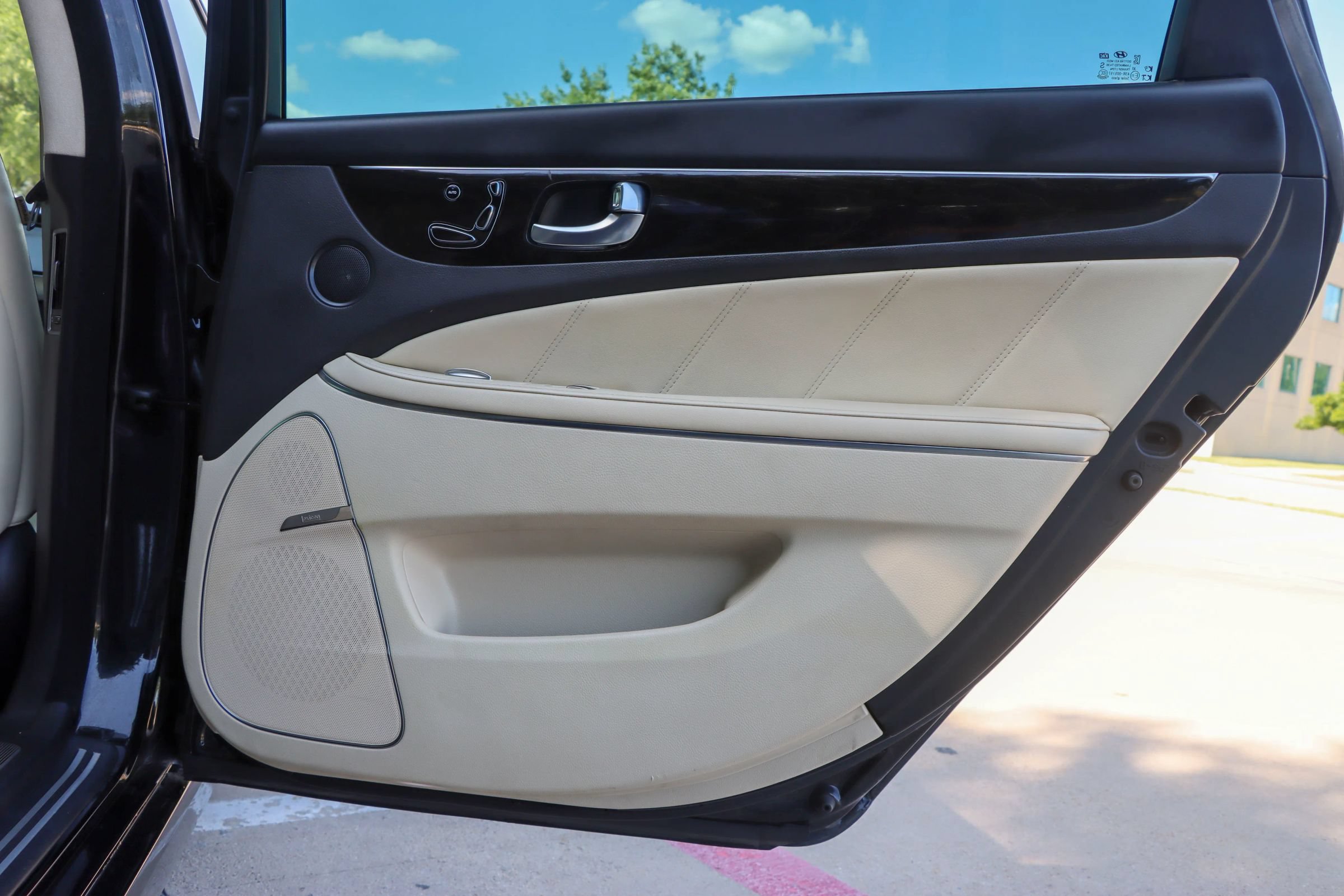 Used 2016 Hyundai Equus Ultimate RWD image 11