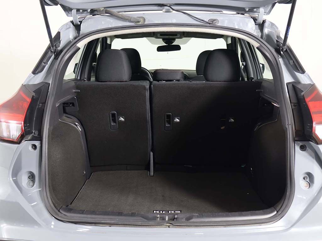 Used 2021 Nissan Kicks SR w/ Exterior Package image 18