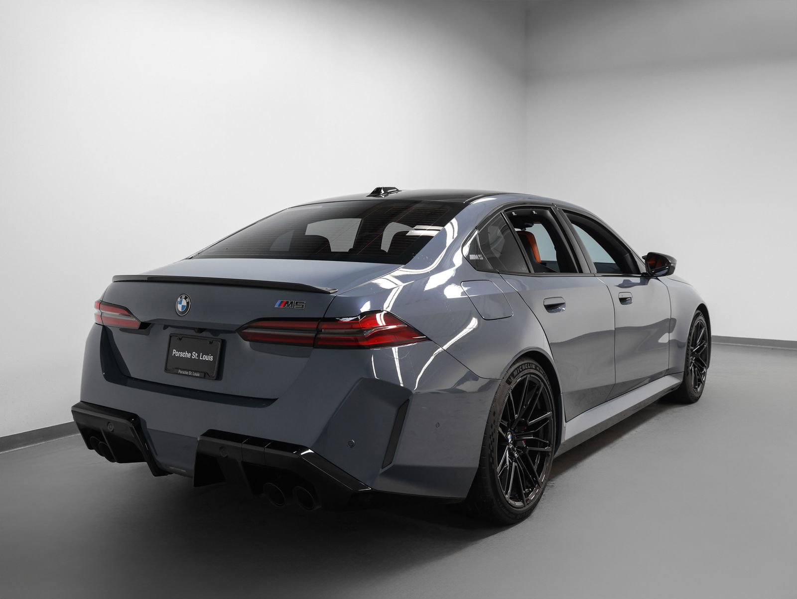 Used 2025 BMW M5 w/ Carbon Package AWD/4WD image 12