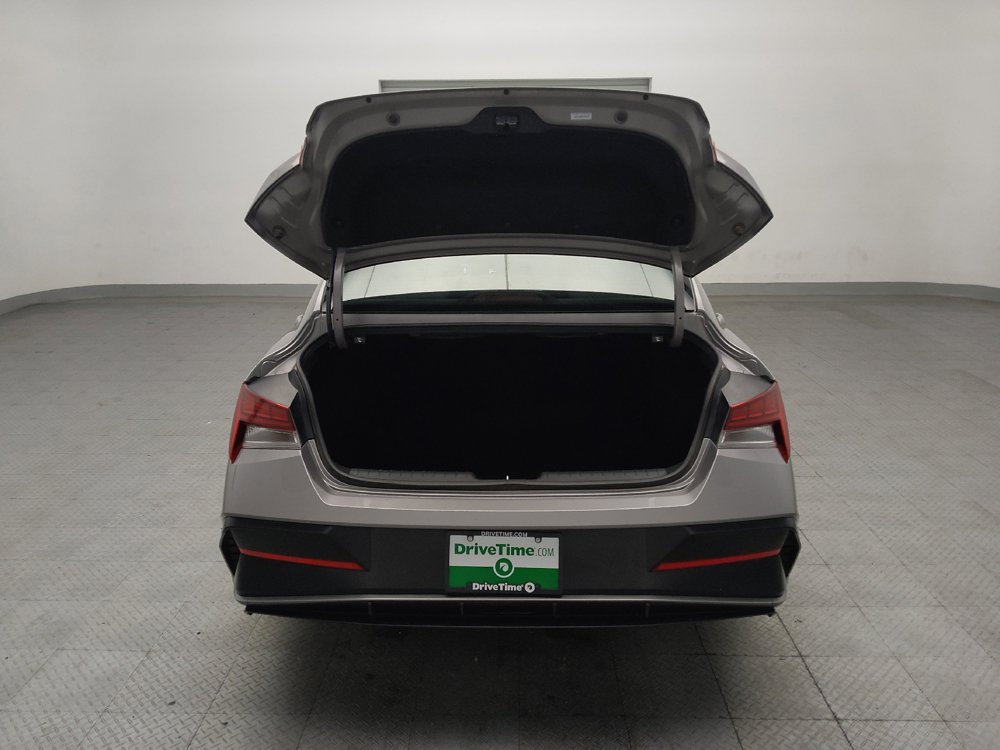 Used 2025 Hyundai Elantra SEL FWD image 29