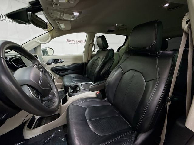 Used 2022 Chrysler Pacifica Touring-L image 20