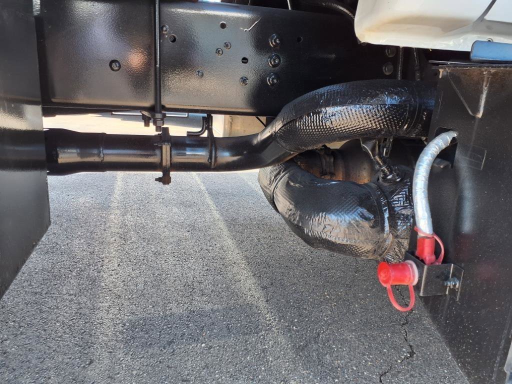 Used 2017 Ford F750 2WD Regular Cab Super Duty image 27