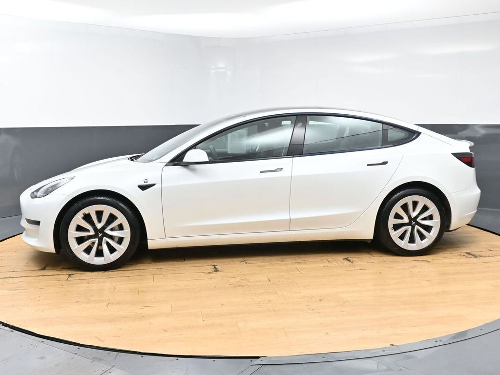 Used 2023 Tesla Model 3 Standard Range image 2