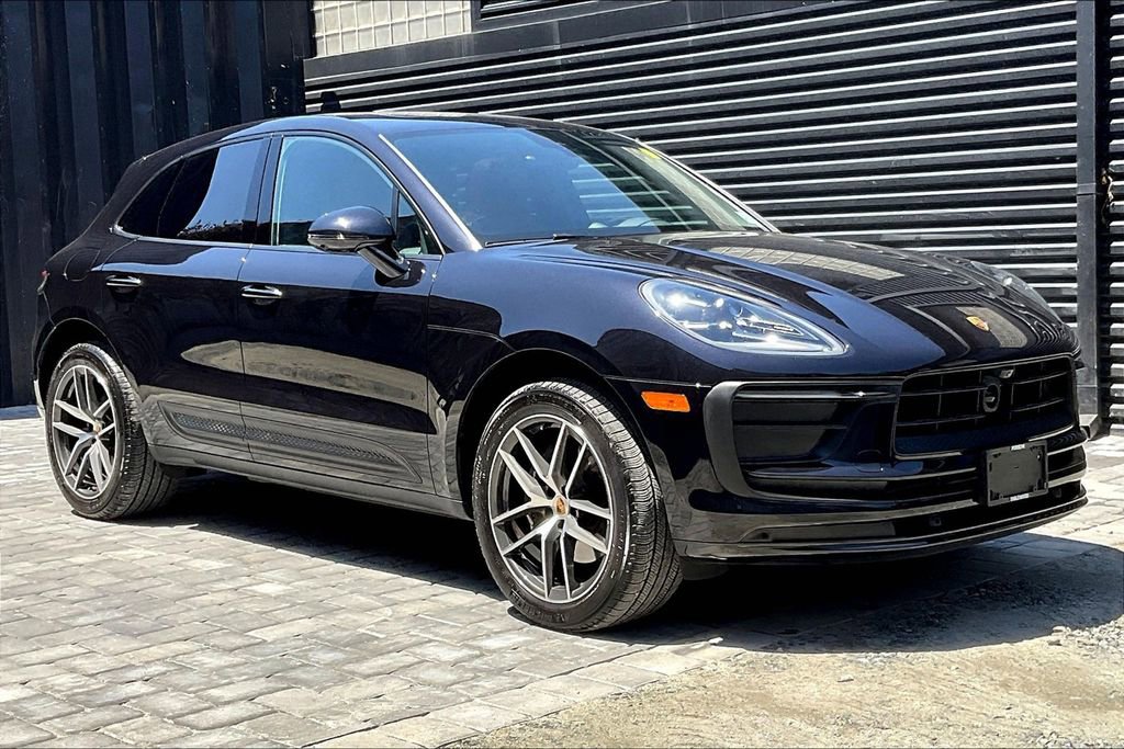 Certified 2025 Porsche Macan image 7