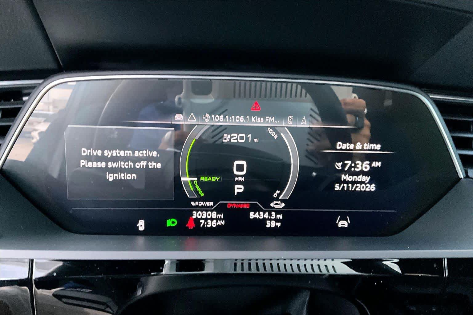Used 2023 Audi e-tron Premium Plus w/ Premium Plus Package AWD/4WD image 38
