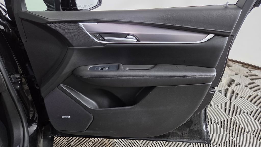 Used 2018 Cadillac XT5 Luxury w/ Driver Awareness Package image 34